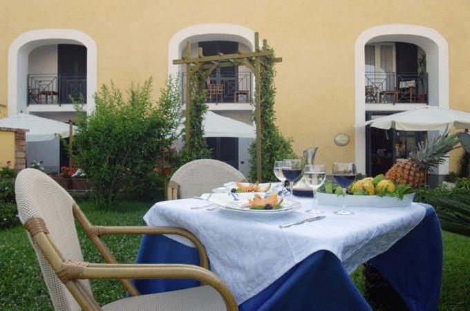 Hotel La Tonnara 4*